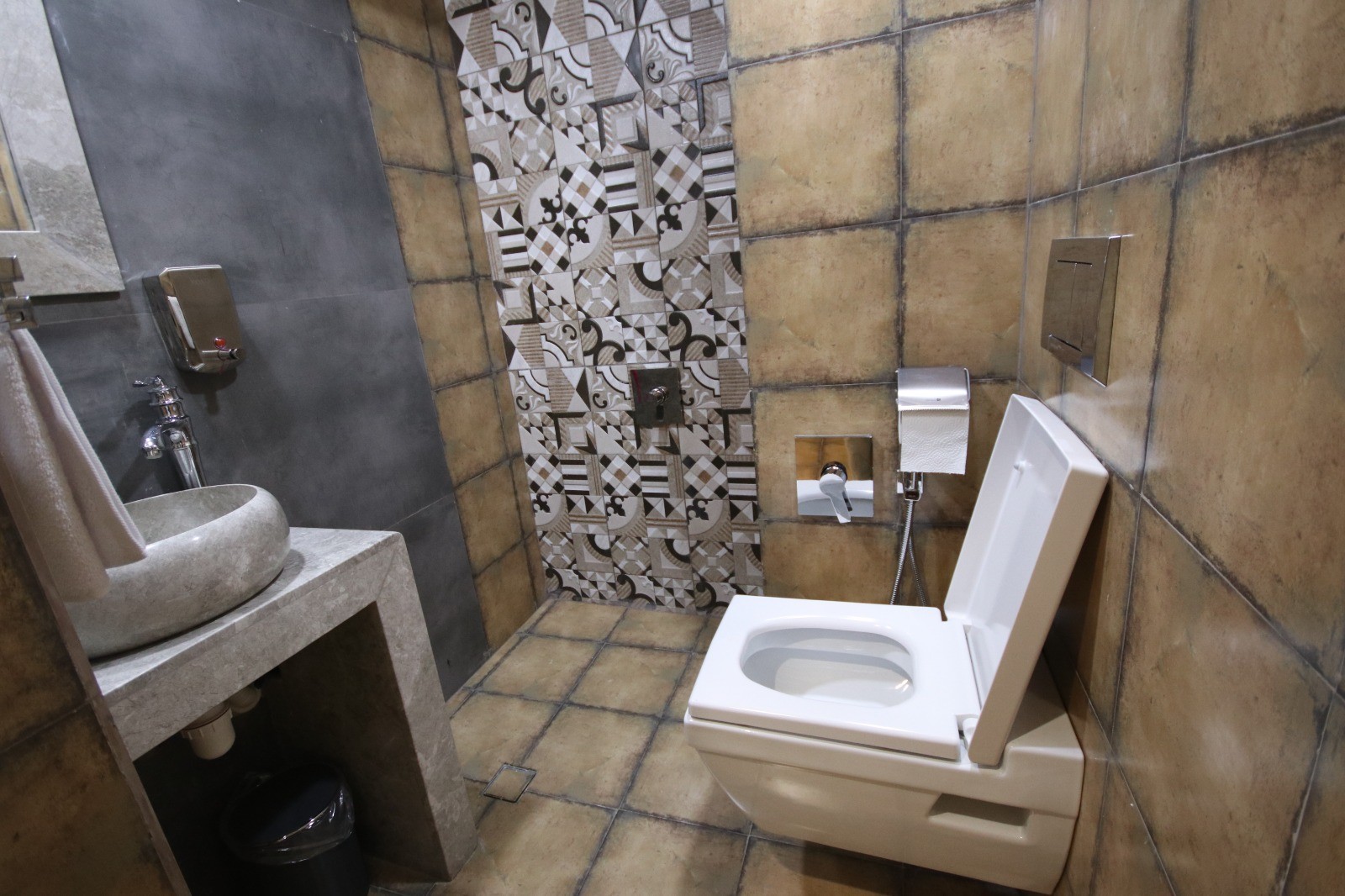 Haft Dari Hotel Shiraz, Shiraz — photo 8