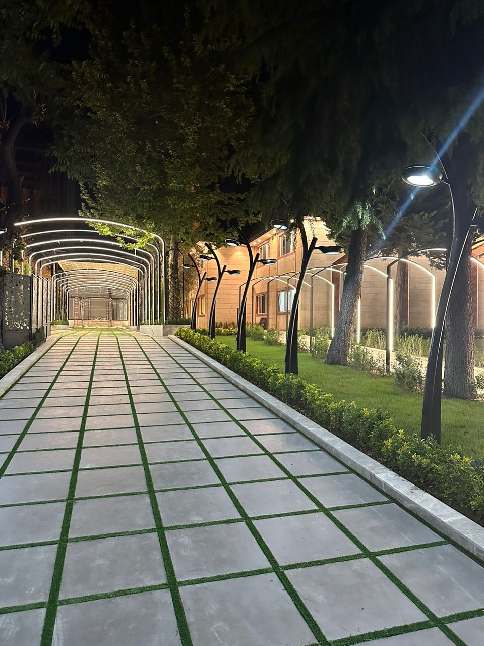 Park Vi Hotel Tehran, Tehran