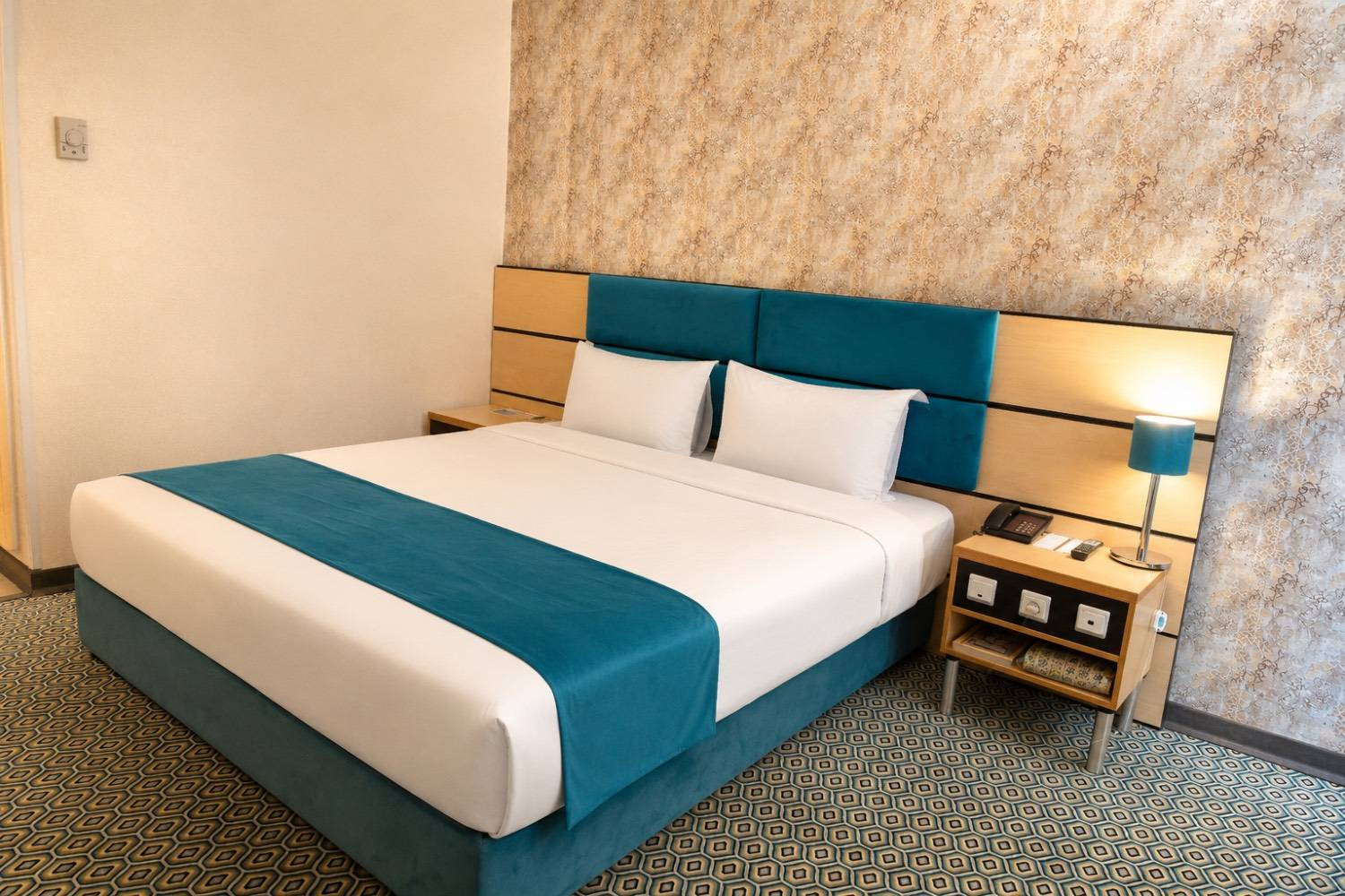 Enghelab Hotel Tehran, Tehran — photo 6