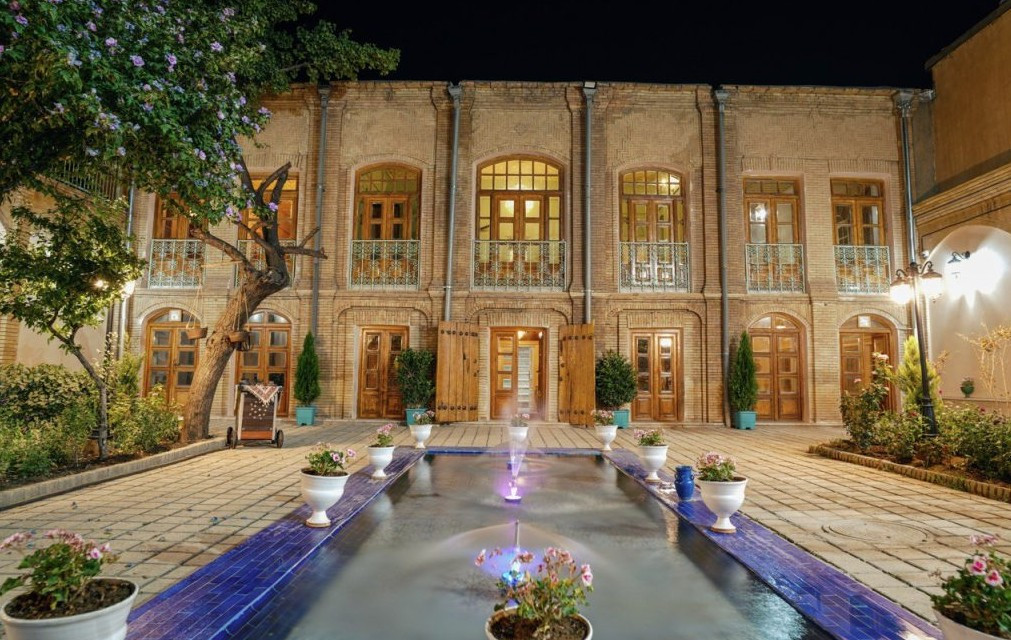 Ava Traditional Lodge Hamadan, Hamadan