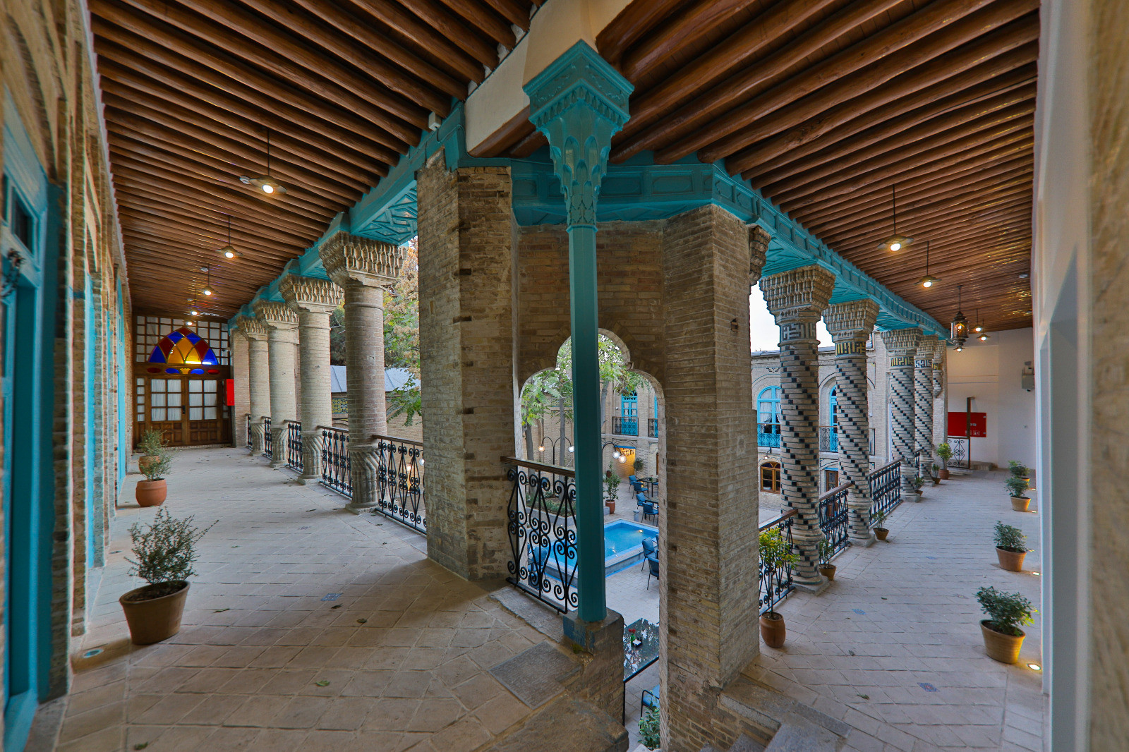 Ariana Mehr Hotel Kermanshah, Kermanshah — photo 2