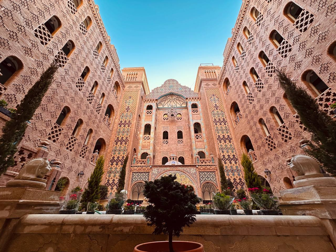 Youtab, Shiraz