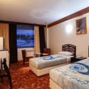 اتاق دو تخته پشت به پیست هتل یک هتل جهانگردی دیزین