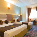 اتاق سه تخته رو به رود خانه هتل آسمان اصفهان