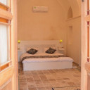 اتاق دو تخته برای یک نفر اقامتگاه سنتی یاسمین راهب کاشان