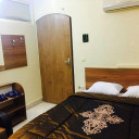اتاق سه تخته خانه مسافر شریفی حسینی مشهد