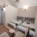 اتاق دو تخته توئین زمرد اقامتگاه بومگردی صبا ابرکوه