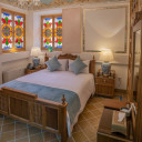 اتاق دوتخته دبل رز اقامتگاه سنتی ایزدی اصفهان