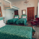 اتاق شاه نشین چهارنفره هتل منزل یزدان اصفهان