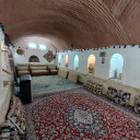 اتاق چهار نفره موزه اقامتگاه بومگردی سرای کربلایی فریدون گلپایگان