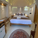 اتاق دوتخته دبل هرنو اقامتگاه سنتی رزاس کاشان