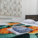 سوئیت یک خوابه دو تخته برای یک نفر خانه مسافر فانوس کرمان