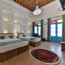 اتاق سه تخته ابریشم اقامتگاه سنتی آریانا مهر کرمانشاه