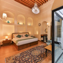 اتاق دوتخته دبل حریر اقامتگاه سنتی آریانا مهر کرمانشاه