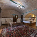 اتاق دوتخته دبل یلدا اقامتگاه سنتی آریانا مهر کرمانشاه