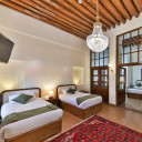 سوئیت سه تخته سرو اقامتگاه سنتی آریانا مهر کرمانشاه