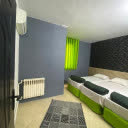 اتاق سه تخته هتل آپارتمان حمید مشهد