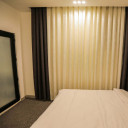 اتاق سه تخته هتل آپارتمان حاتم مشهد