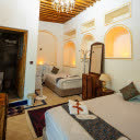 اتاق سه تخته یاسمن هتل بوتیک آناهید شیراز