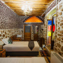 اتاق سه تخته ارغوان هتل بوتیک آناهید شیراز