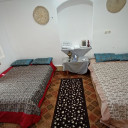 اتاق چهار تخته اقامتگاه بومگردی خانه نقلی تفت