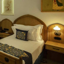 اتاق دوتخته برای یک نفر خوش نشین هتل گران میراث رشیدیه تهران