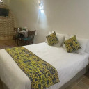 اتاق چهار تخته همکف حیاط اندرون هتل بوتیک سنتی عمارت مالمیر یزد