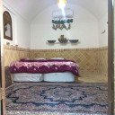 اتاق سه تخته شماره یک (همکف) اقامتگاه بومگردی شاخه نبات یزد