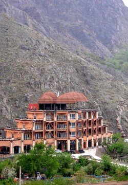 هتل بزرگ کوهستان بیرجند