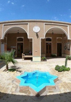 اقامتگاه بومگردی نگار ورزنه