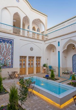 اقامتگاه سنتی رزاس کاشان