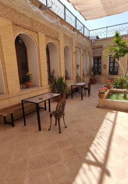 اقامتگاه سنتی صوفی راز شیراز