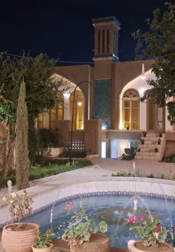 اقامتگاه بومگردی طرفه سپیدار سیرجان