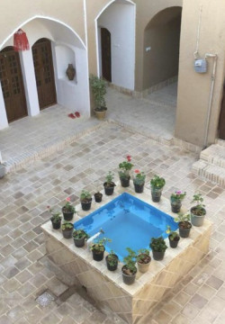 اقامتگاه بومگردی رویای کویر سرخه