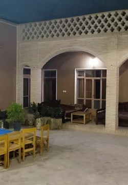 اقامتگاه بومگردی عمارت شاباز ورزنه