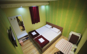 اتاق دو تخته مهمانپذیر حیات اردبیل