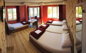 اتاق چهار تخته مهمانپذیر حیات اردبیل