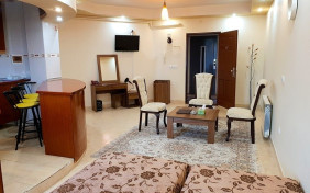 سوئیت دو خوابه برای شش نفر هتل آپارتمان ایساتیس آستارا