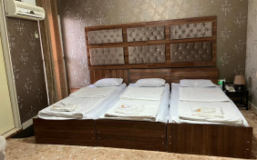 اتاق سه تخته هتل هالیس بروجرد