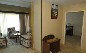 سوئیت ویژه سه نفره هتل زاگرس بروجرد