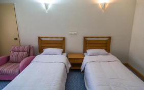 اتاق هفت تخته هتل جهانگردی دیزین