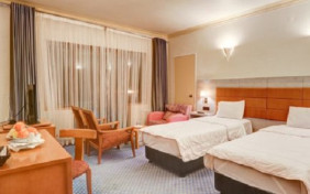 اتاق دو تخته پشت به پیست هتل دو هتل جهانگردی دیزین