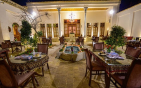 اقامتگاه سنتی هزار و یک شب چهار باغ اصفهان