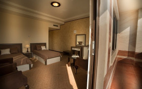 سوئیت سه نفره هتل معین فومن