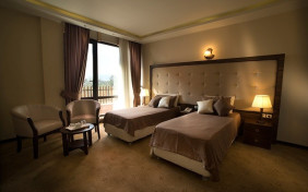 اتاق دو تخته توئین با جکوزی هتل معین فومن