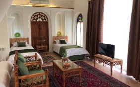اتاق چهار تخته تالار اقامتگاه سنتی درجه یک ارغوان قزوین