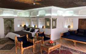اتاق ویژه دو تخته شاه نشین اقامتگاه سنتی درجه یک ارغوان قزوین