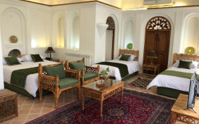 اتاق پنج تخته تالار اقامتگاه سنتی درجه یک ارغوان قزوین