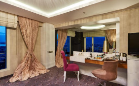 سوئیت جونیور سه تخته هتل دابل تری بای هیلتون آلسانجاک (Doubletree by Hilton Alsancak) ازمیر