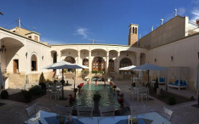 اقامتگاه سنتی آریانا کاشان